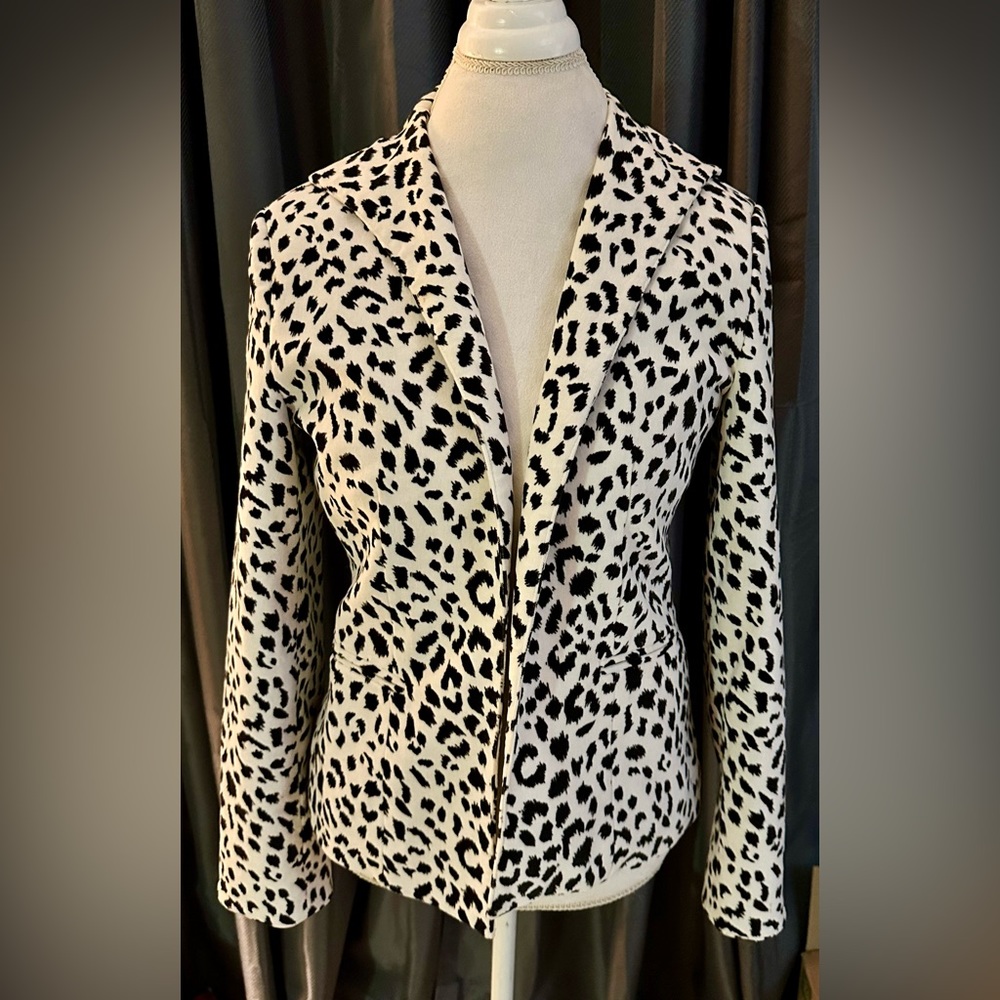 Neiman Marcus Exclusive Snow leopard print blazer open front Size S